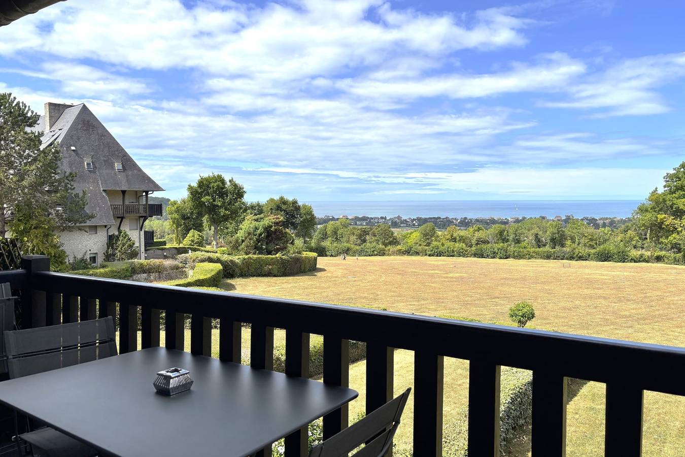 Entire apartment, ⛳ Le Golf de Pia - Vue Mer Panoramique - Parking in Tourgéville, Lisieux region