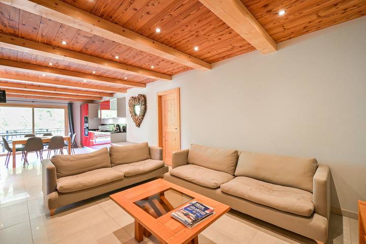 Entire apartment, Apartment Lisa – Chalet Retreat, Mountain Escape Near the Ski Resorts in Les Villards-sur-Thônes, Annecy region