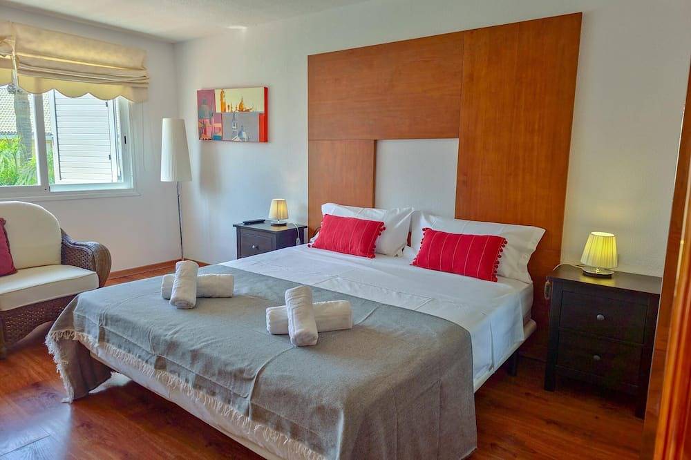 4 chambres, Terrasse, Wi-Fi, Piscine, 5 min. de la plage in Playa de las Américas, Arona