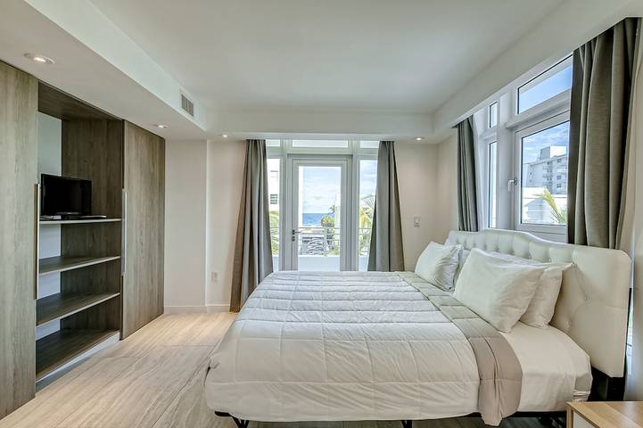 Loft for 6 people, with balcony and pool, with pets in Miami Beach