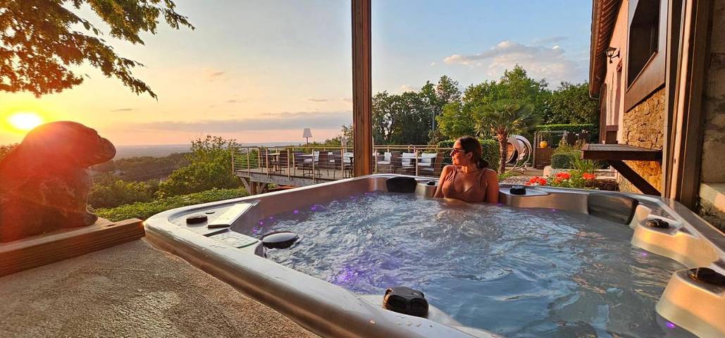 Chambre d’hôte pour 4 personnes, avec Terrasse et Jacuzzi ainsi que Jardin et Piscine dans le Doubs - 2