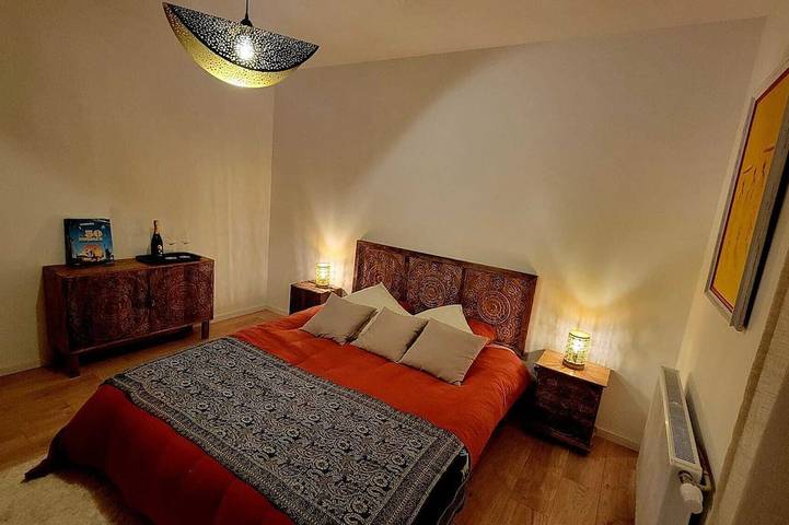 Location de vacances pour 10 personnes, avec terrasse ainsi que jardin et jacuzzi à Rouillon - 2