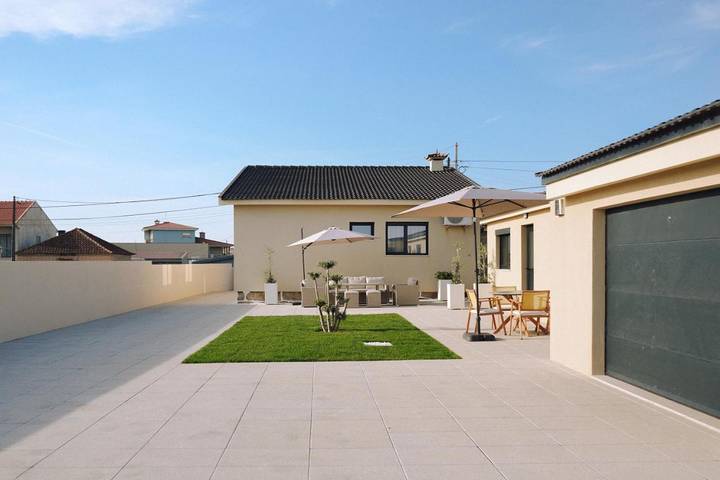 Location de vacances pour 8 personnes, avec vue et jardin, adapté aux familles dans Vila Chã - 3