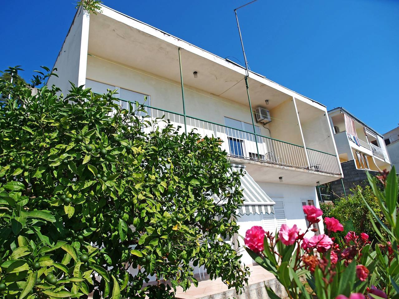 Appartement entier, Garçonniere avec la terrasse Podgora, Makarska As-23678-a in Podgora (Split-Dalmatie), Makarska riviera