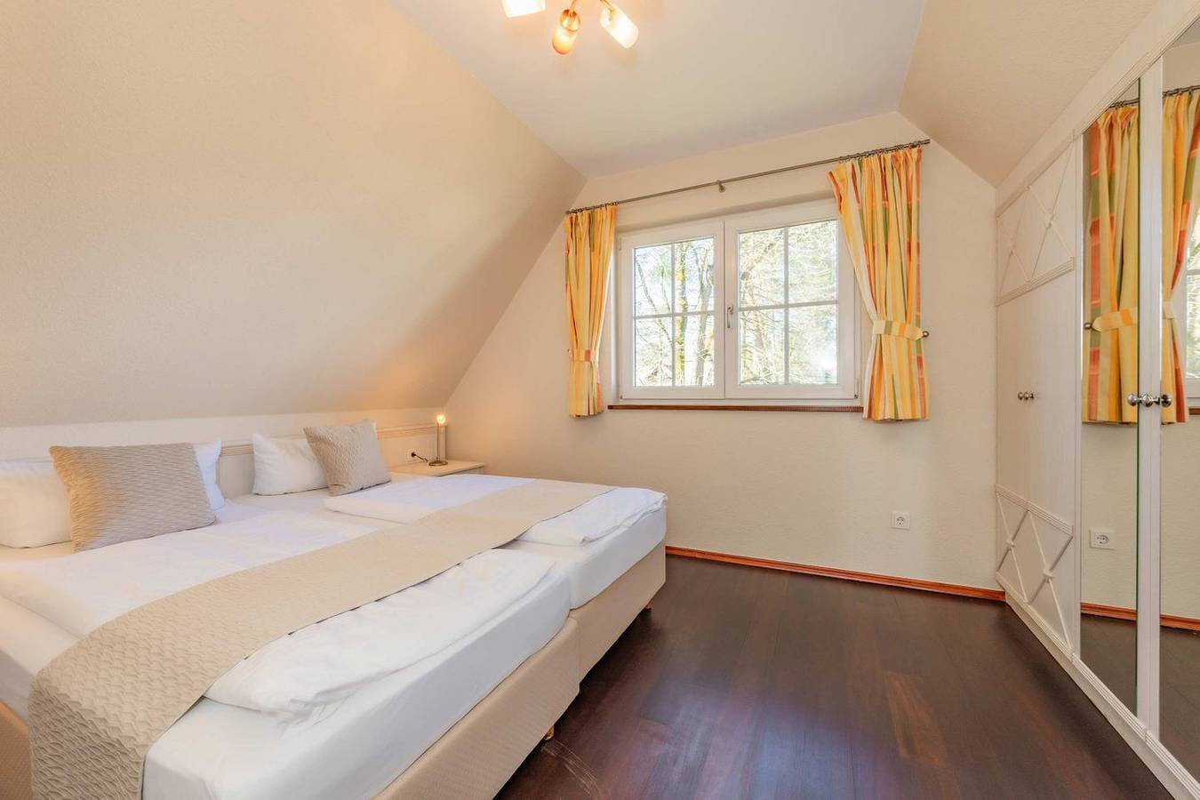 Freistehendes Ferienhaus mit Sauna & Kamin, ruhig gelegen im Grünen in Zirchow, Usedom