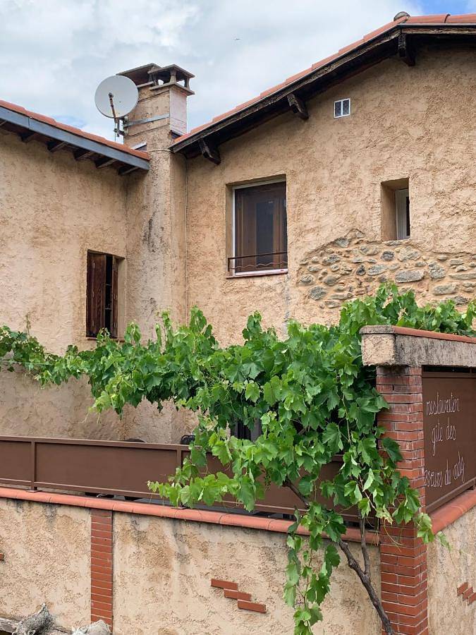 Location de vacances pour 2 personnes, avec Jacuzzi ainsi que Terrasse et Vue dans Abbaye de Saint Martin du Canigou