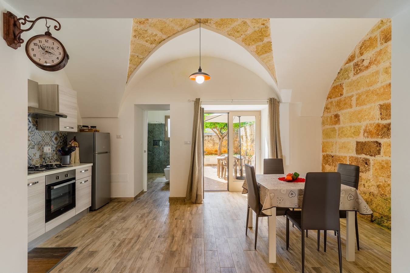 Appartamento intero, Appartamento 'Casa Incanto' con giardino privato e aria condizionata in Presicce, Golfo di Taranto