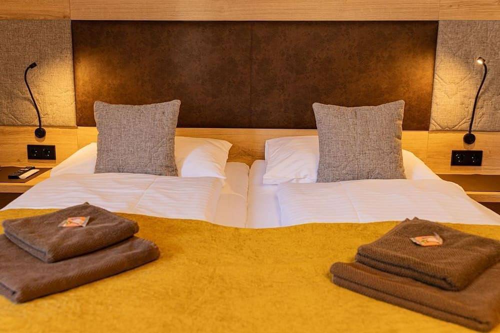 Dreibettzimmer, Dusche, Wc - Dachsteinhof in Ramsau am Dachstein, Schladming-Dachstein