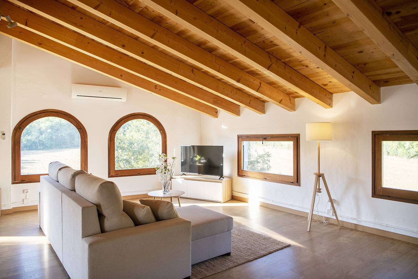 Vakantiehuis 'L'Altell' met uitzicht op de bergen, Wi-Fi en airconditioning in Montagut i Oix, Garrotxa