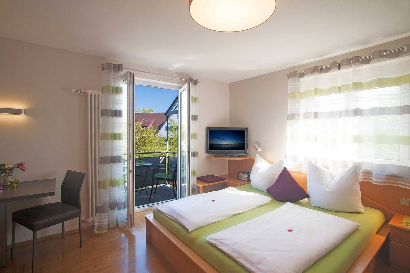 Ganze Wohnung, Appartement 2, 25qm, 1 Wohn-/Schlafzimmer, max. 3 Personen in Wasserburg (Bodensee), Bayerisch Schwaben