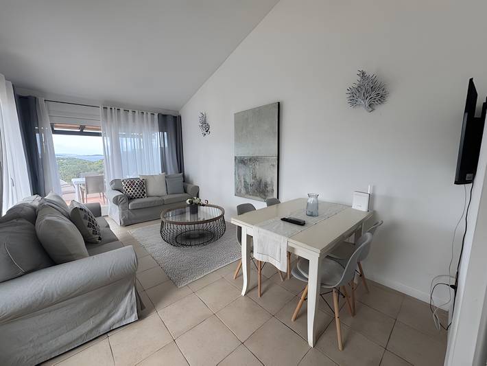 Ganze Wohnung, Ferienwohnung 'Appartamento Meerblick' mit gemeinsamem Pool, privater Terrasse und Klimaanlage in Arzachena, Costa Smeralda