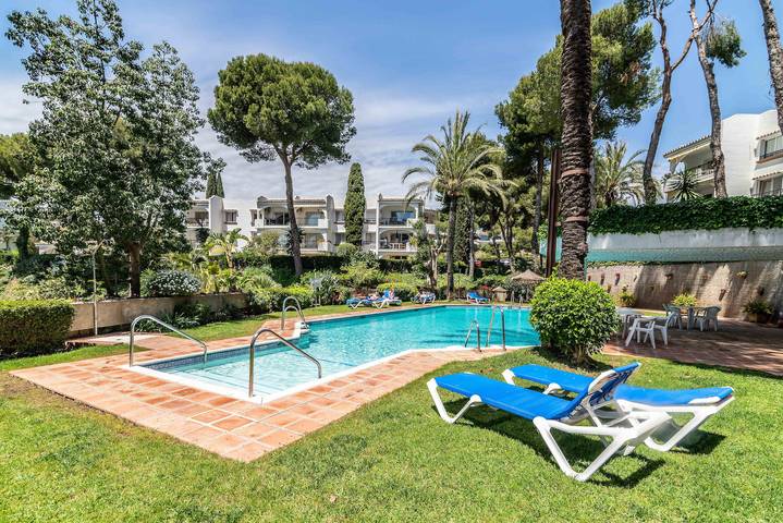 Ganze Wohnung, Schöne Ferienwohnung in Miraflores mit Meerblick, Gemeinschaftspool und Wlan in La Cala de Mijas, Mijas