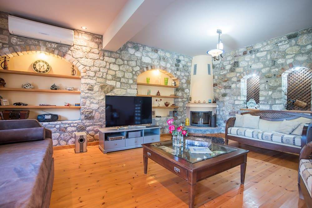 Villa Primavera mit Pool und Meerblick / 7pax in Achaia