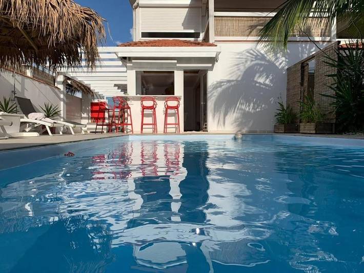 Location de vacances pour 4 personnes, avec piscine ainsi que jardin et vue à Sainte-Luce