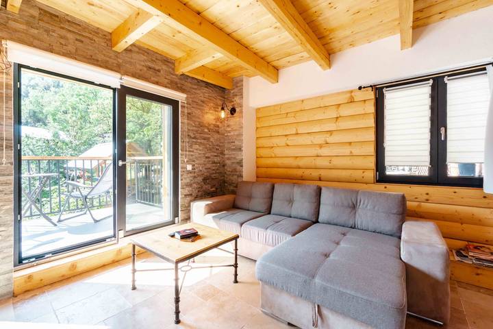 Appartement entier, Appartement 'Agréable Chalet 3 Étoiles 3' avec vue montagne, Wi-Fi et climatisation in La Perrière, Massif de la Vanoise