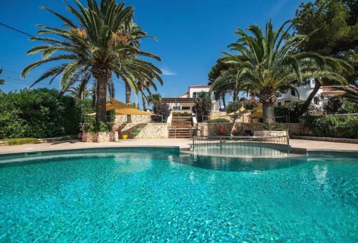 Villa for 9 people, with Balcony and Garden in 