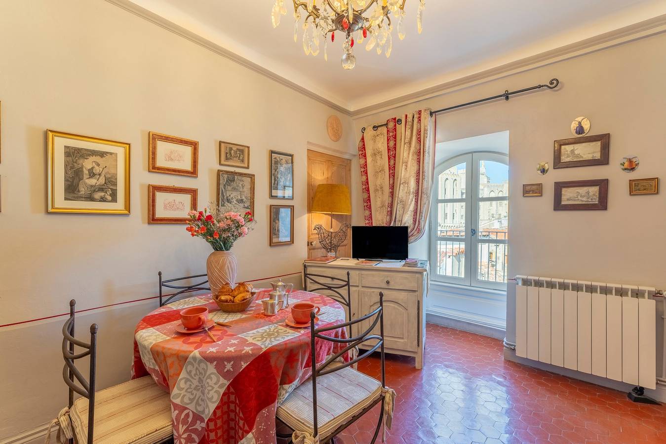 Appartement De Vacances pour 4 Personnes dans Avignon, Provence