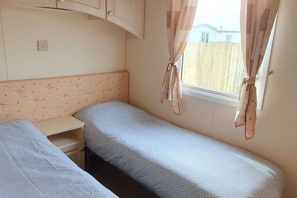 Caravan Sleeps 6 With Game Console in Chapel St. Leonards, Lincolnshire