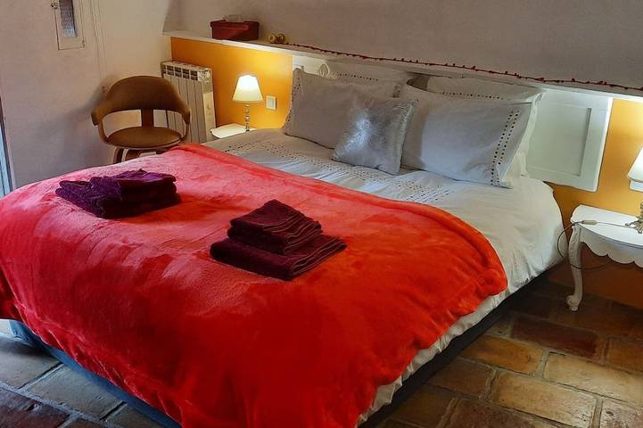 Gîte pour 3 personnes, avec jardin et terrasse, animaux acceptés à Saint-Florent-sur-Auzonnet - 2