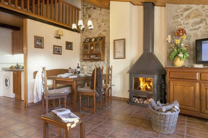 Gîte pour 6 personnes, avec vue ainsi que jardin et piscine, adapté aux familles à Sant Joan de les Abadesses - 2