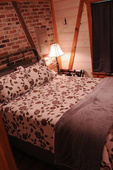 Log Cabin for 4 Guests in New Braunfels, Comal County, Picture 1