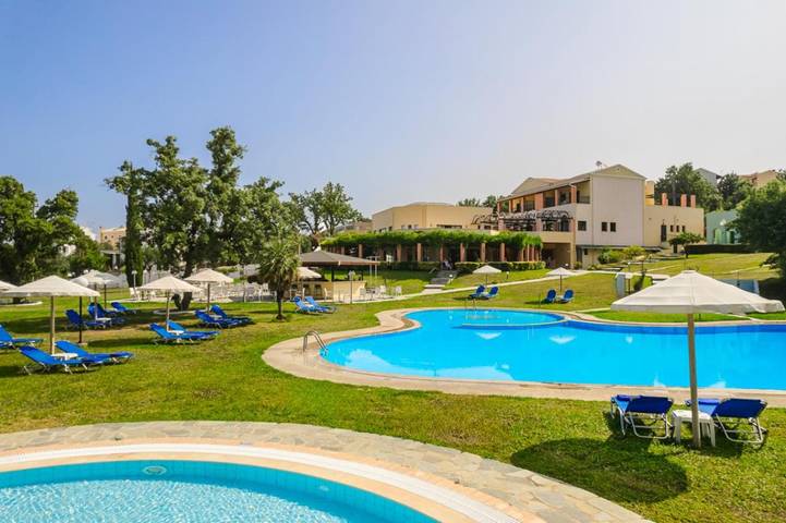 Hôtel pour 2 personnes, avec Balcon et Terrasse ainsi que Jardin et Bassin pour enfant