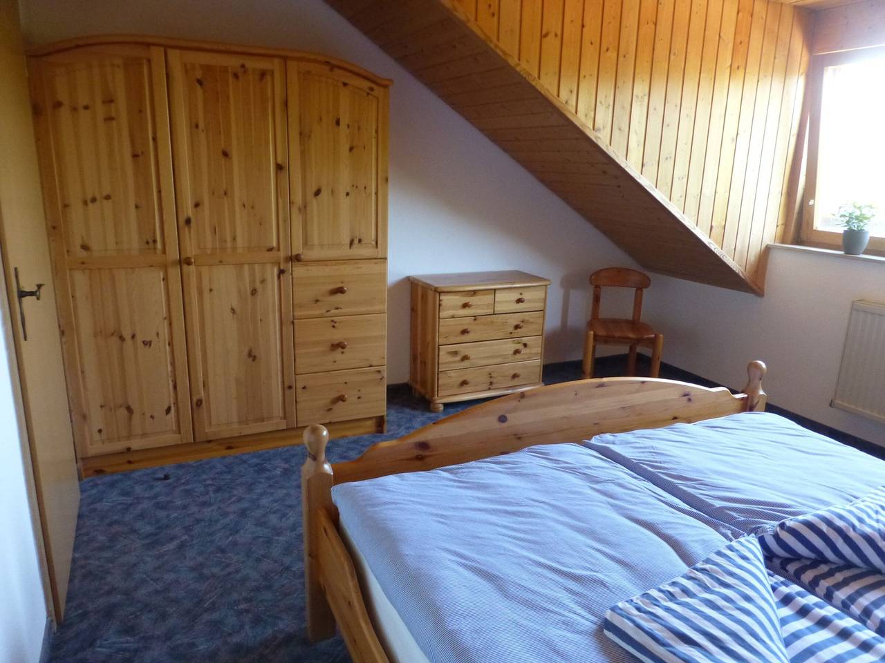 Ganze Wohnung, Ferienwohnung 'Wollgras, 100qm' mit Bergblick und Wi-Fi in Ostrach, Region Bodensee-Oberschwaben