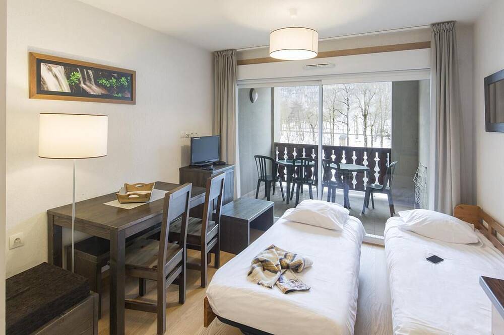 Ganze Wohnung, Wifi, 50m bis zum stadtzentrum, sauna, jacuzzi, hammam, terrasse, balkon, parkmöglichkeiten in Loudenvielle, Französische Pyrenäen