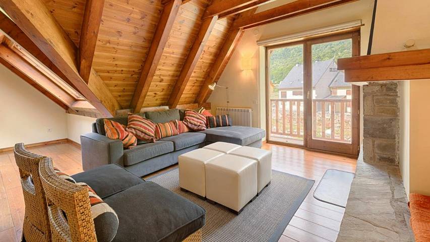 Vacation rental for 6 people, with balcony and view in Les