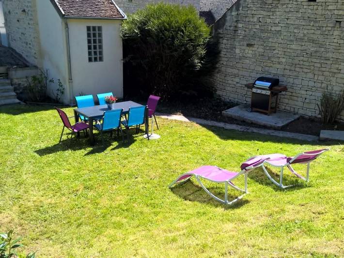 Modernes Ferienhaus mit Gartensitz, Parkplatz, haustierfreundlich in Vermenton, Auxerre und Umgebung
