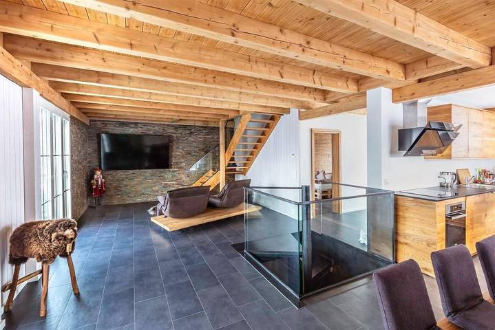 Ferienhaus für 7 Personen, mit Balkon und Whirlpool sowie Sauna und Garten in Seelisberg