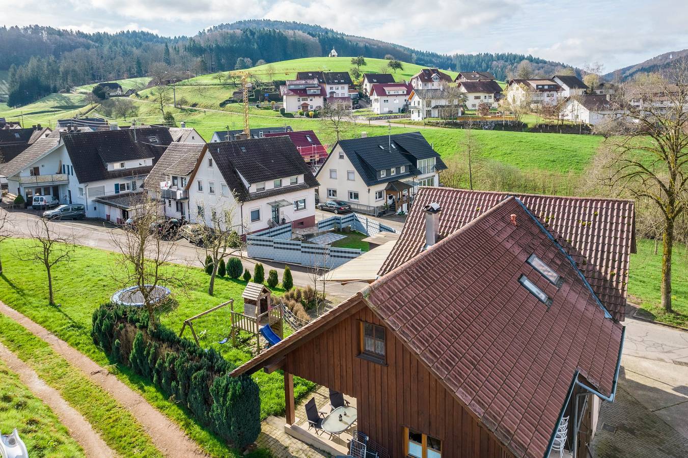 Ganze Wohnung, Nähe Europapark 'Maisonette-Ferienwohnung 2 auf Bauernhof, 70qm' mit Terrasse, Spielplatz und Wlan in Schuttertal, Mittlerer Schwarzwald