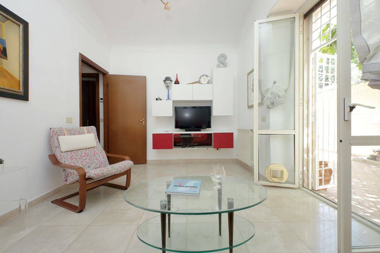 Geheel appartement, Vakantieappartement voor 4 personen met tuin in Rome, Provincie Rome