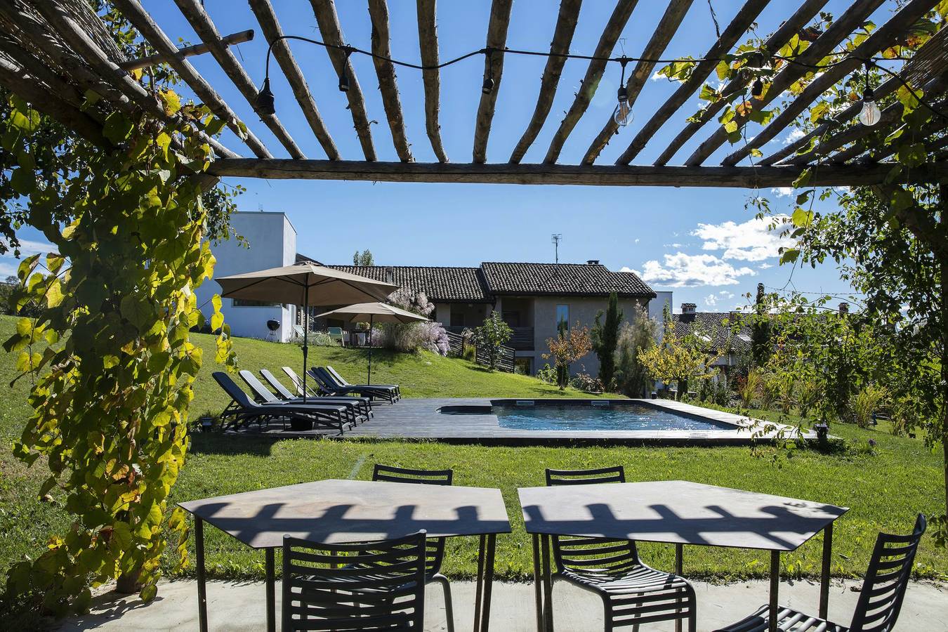 Appartement entier, Maison à 5 minutes du village, au milieu des vignes et des noisetiers in Novello, Langhe