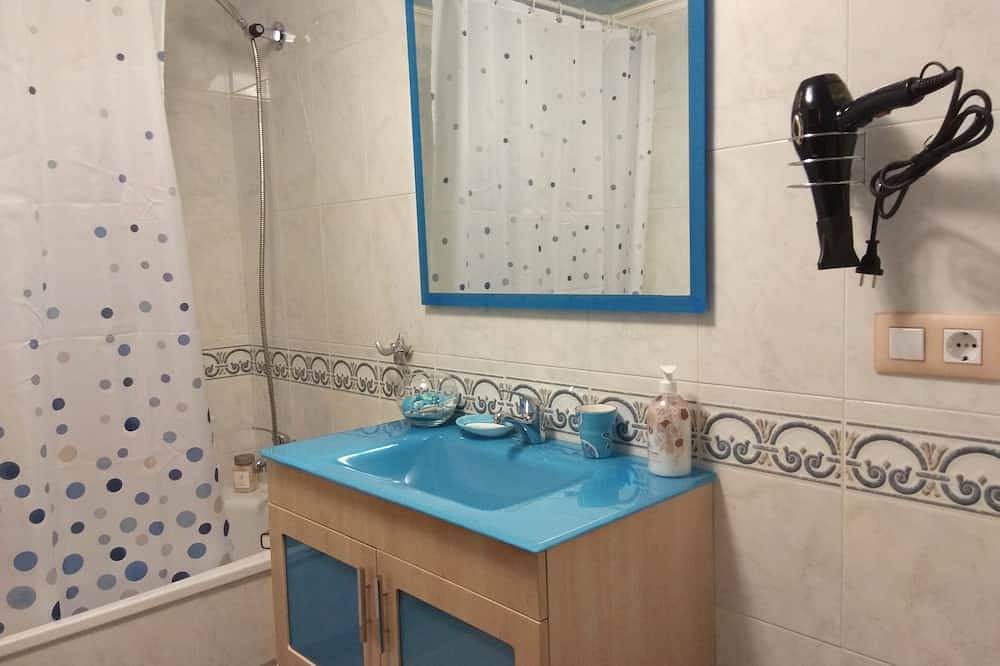 Apartamento entero, ✰ Confort y diseño en el centro de Ponteareas ✰ Amplio garaje / Wifi / Netflix in Puenteareas, Provincia de Pontevedra