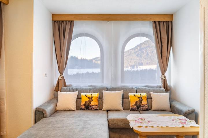 Hel lägenhet, Apartment 'Paula' with Mountain View, Private Terrace and Wi-Fi in Leutasch, Innsbruck-Land