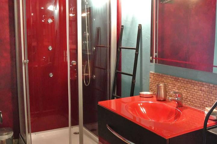 Gîte pour 4 personnes, avec jardin ainsi que terrasse et piscine à Bollène - 4