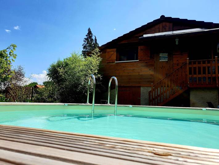 Gîte pour 4 personnes, avec piscine et jacuzzi, animaux acceptés