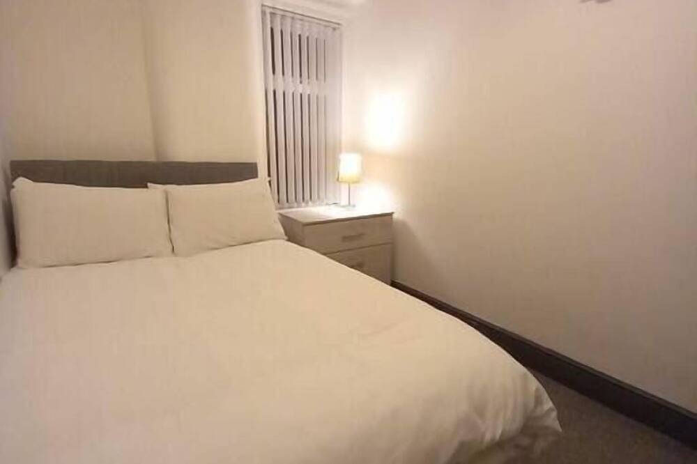 Stunning 4 Br Hanley House in Stoke-on-Trent, Midlands