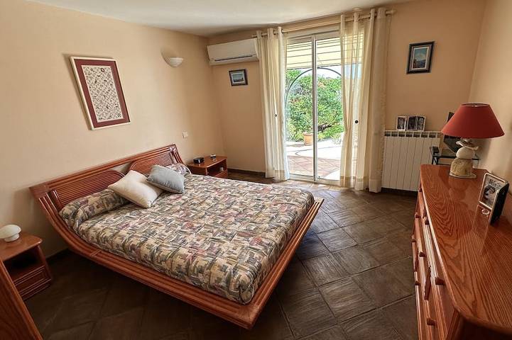 Maison d'architecte avec piscine, proche mer, 6 adultes / 2 enfants in Draguignan, Région de Draguignan
