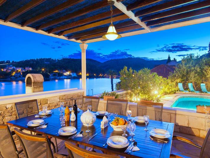 Villa pour 8 personnes, avec jardin et piscine à Sumartin
