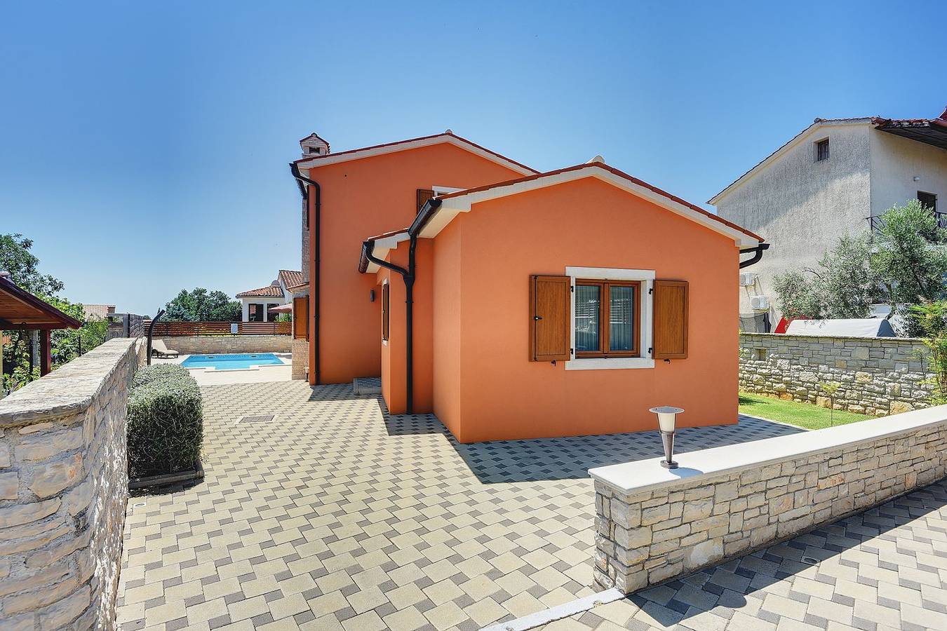 Villa nur 800 Meter zum Strand mit Meerblick, privatem Pool, Bbq und Spielplatz in Barbariga, Südküste Istrien