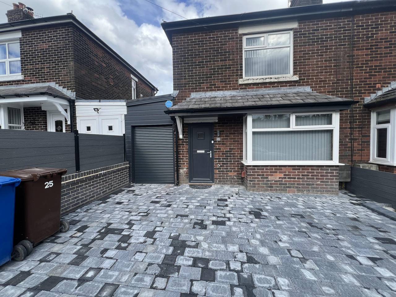 Whole house -Sleeps4-Parking-Garden-Bikinghiking in Bury, Greater Manchester