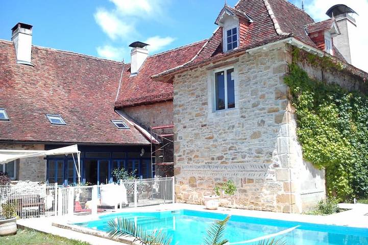Gîte pour 14 personnes, avec Jacuzzi ainsi que Terrasse et Jardin