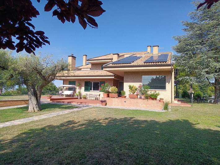 Appartamento per 4 persone, con Terrazza e Idromassaggio nonché Giardino e Piscina a Sant'Elpidio a Mare