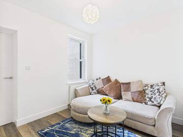 Holiday Rental for 8 People in Reading, North Wessex Downs, Photo 1