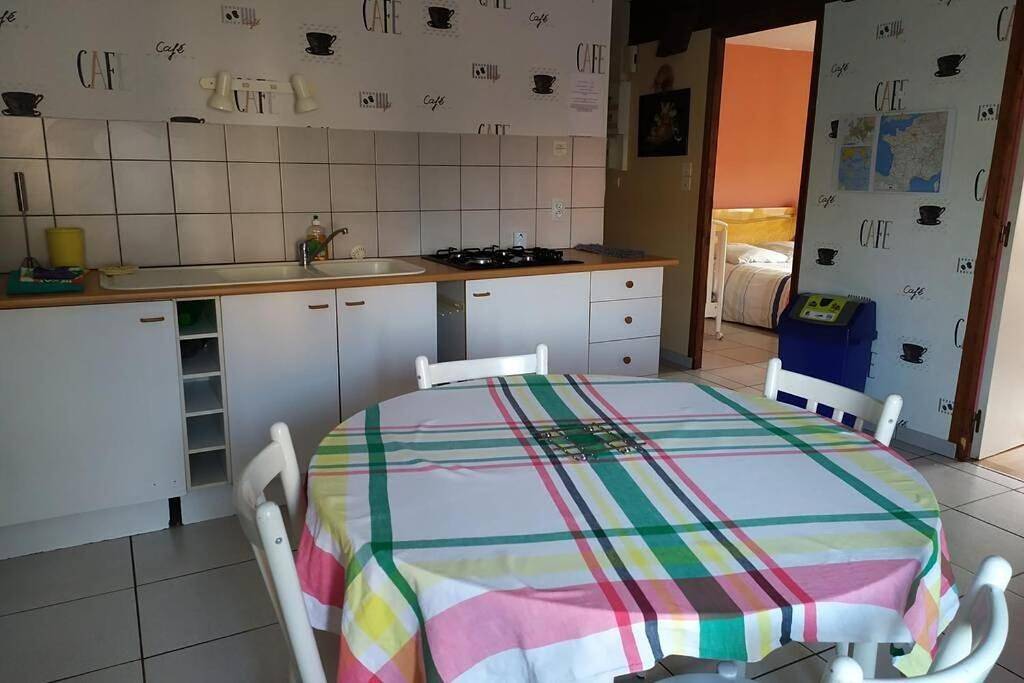 Appartement entier, Chez Fabienne T2 in Le Breuil-sur-Couze, Région de Besse-et-Saint-Anastaise