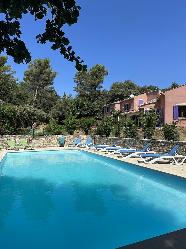 Gîte pour 12 personnes, avec piscine, animaux acceptés