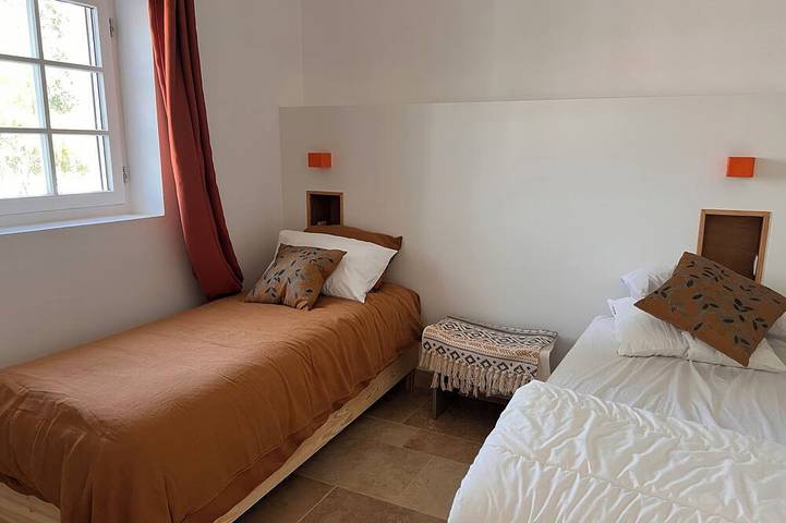 Location de vacances pour 4 personnes, avec piscine ainsi que jardin et terrasse à Saint-Just-Luzac - 3