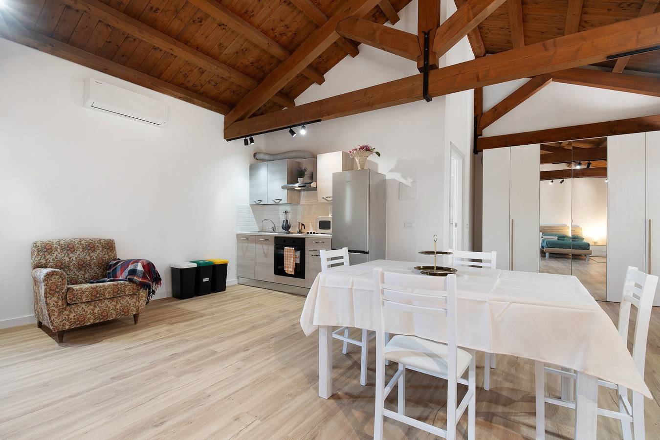 Ganze Wohnung, Apartment 'Marina' mit Gemeinschaftspool, Garten und Wlan in Jesolo-stadt, Jesolo